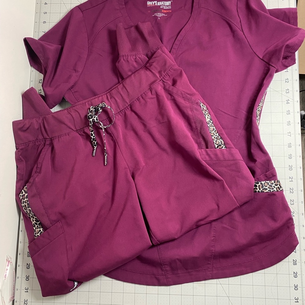 Grey's Anatomy Limited Edition Wine Cheetah Print Scrub Set